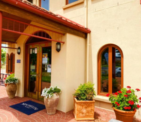 Tuscan Villa in Myrtleford, Myrtleford